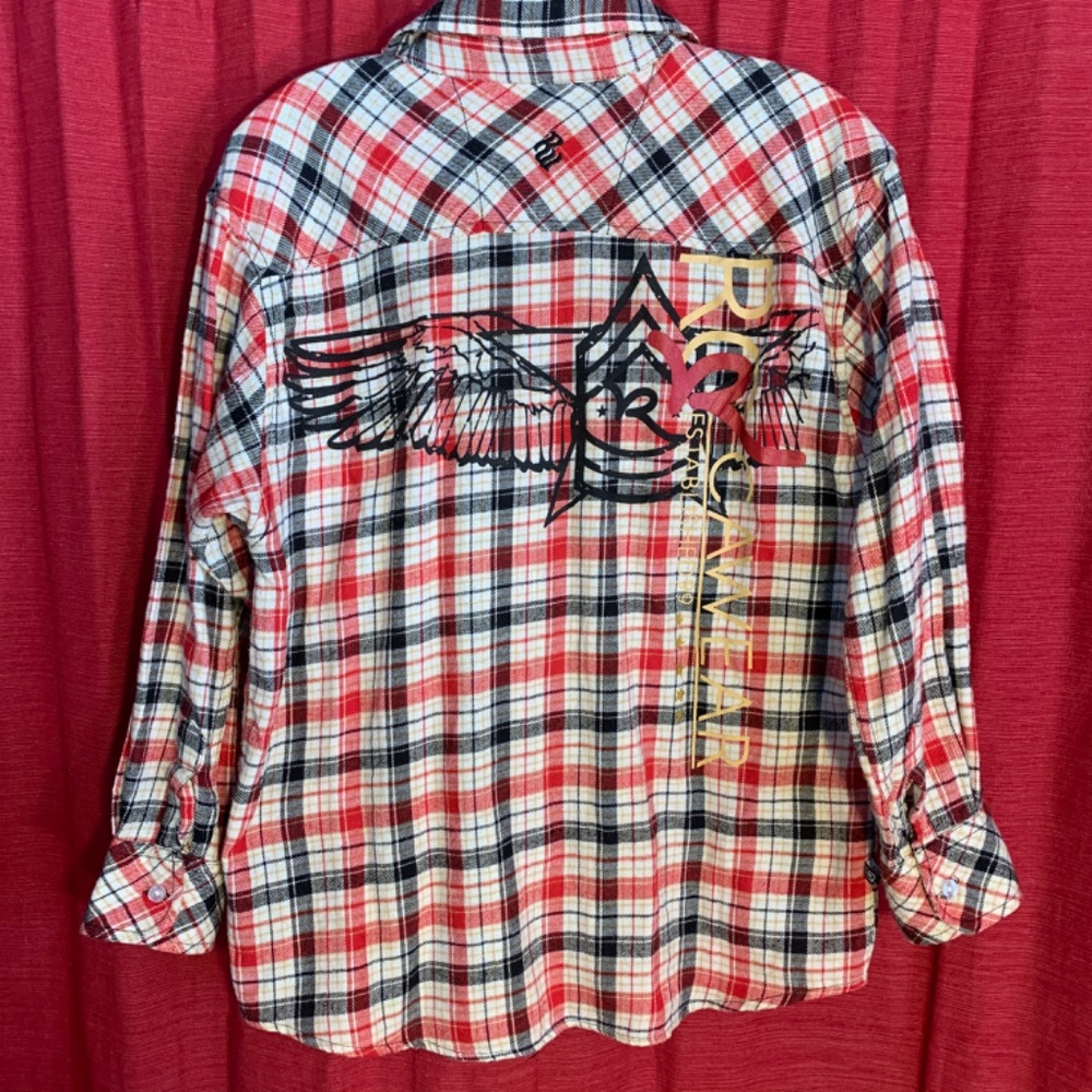 Soft plaid ROCAWEAR shirt. Cool print on back.